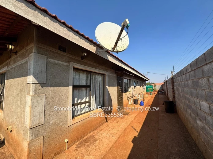 3 Bedroomed Corner stand house in Emhlangeni for sale