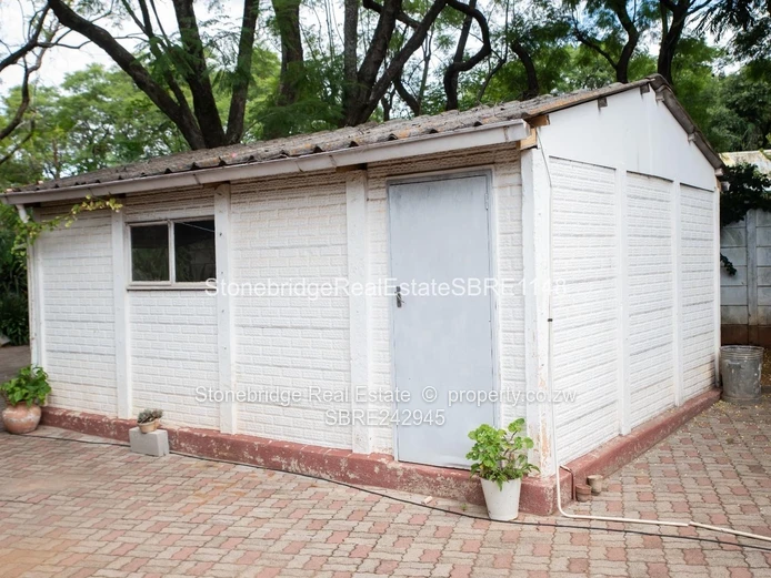 5 Bedroomed House in hillside for sale