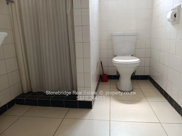 4 Bedroomed  House in Famona to rent for Commercial Use