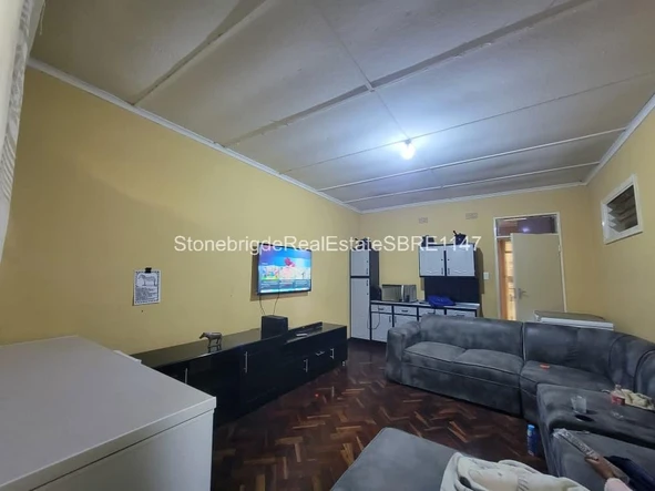 2 Bedroom Flat & Apartment