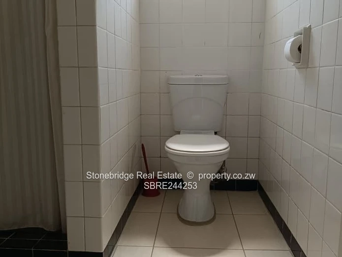 4 Bedroomed  House in Famona to rent for Commercial Use