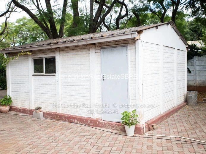 5 Bedroomed House in hillside for sale