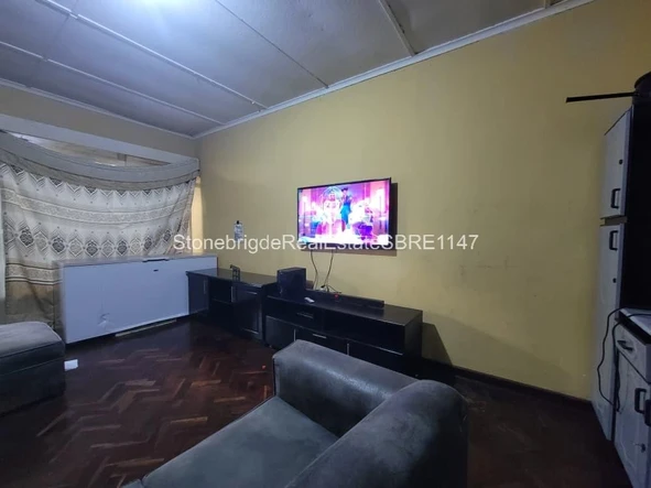 2 Bedroom Flat & Apartment