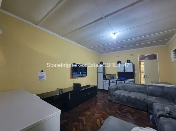 2 Bedroom Flat & Apartment